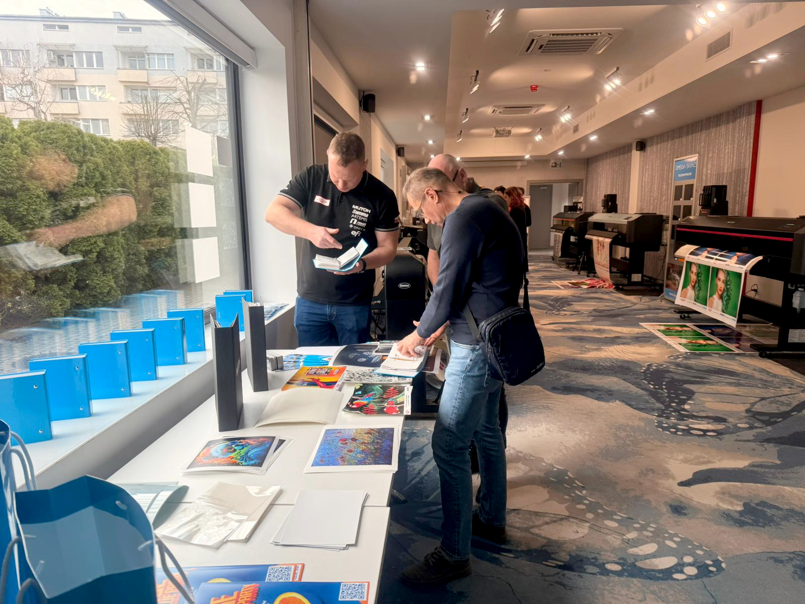 Uczestnicy RoadShow podczas prezentacji ploterów