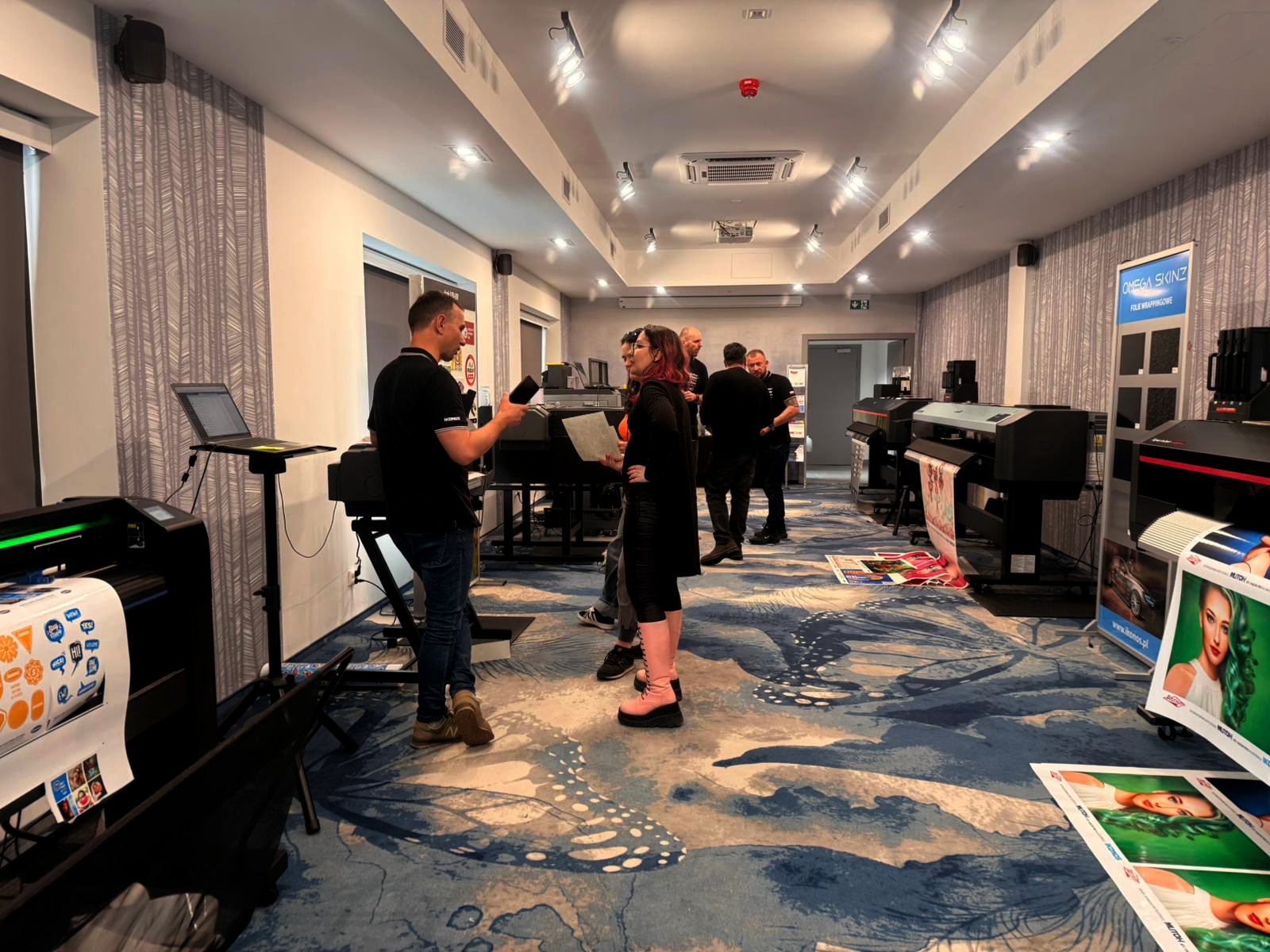 Maszyny drukujące i tnące prezentowane na RoadShow